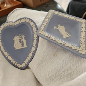 2 Wedgwood trinket dishes